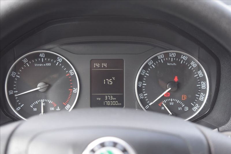 Škoda Octavia 1,2 i 77KW KLIMA VÝHŘ.ČEL.SKLO - fotka 23 z 37