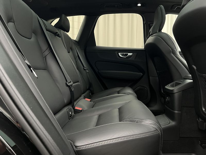 Volvo XC60 T8 AWD ULTRA BLACK RECHARGE CZ - fotka 23 z 50