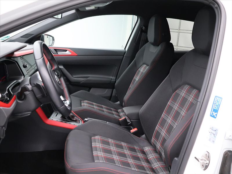 Volkswagen Polo 2,0 TSI GTI DSG Virtual Matrix - fotka 10 z 34