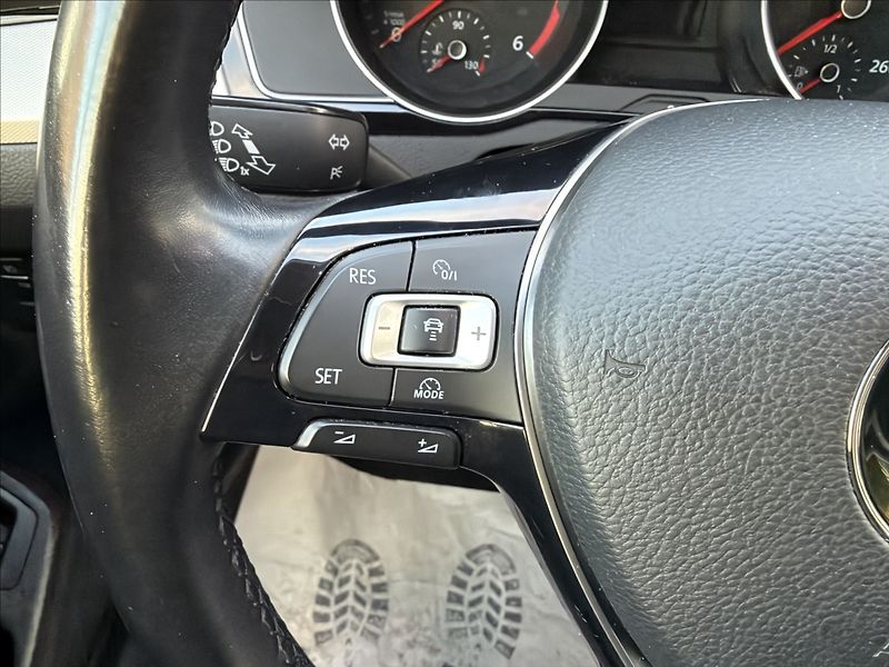Volkswagen Passat 2.0 TDI Comfortline - fotka 14 z 21