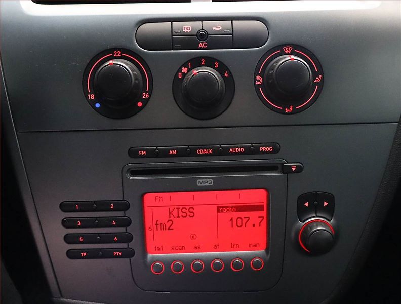 Seat Leon (2009) 1.9 TDI, nová STK, pěkný stav - fotka 12 z 16