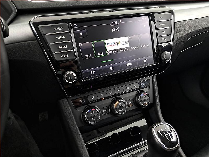 Škoda Superb (2015) 1.6 TDI, Kůže, Bi-Xenony - fotka 12 z 23