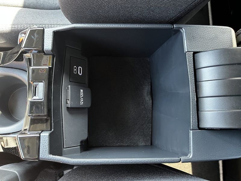 Toyota Corolla SD 1.8 Hybrid ODBĚR ihned - fotka 31 z 33