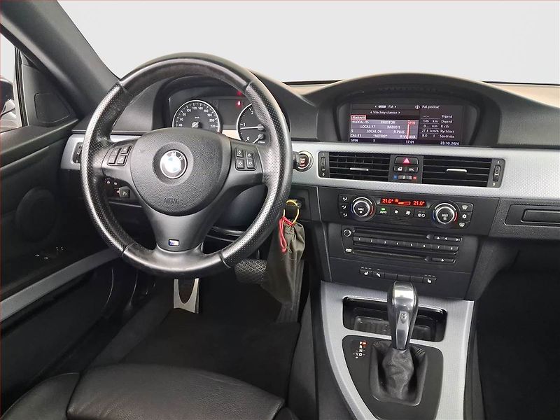 BMW Řada 3 (2008) M Paket 320 d, Automat - fotka 7 z 16