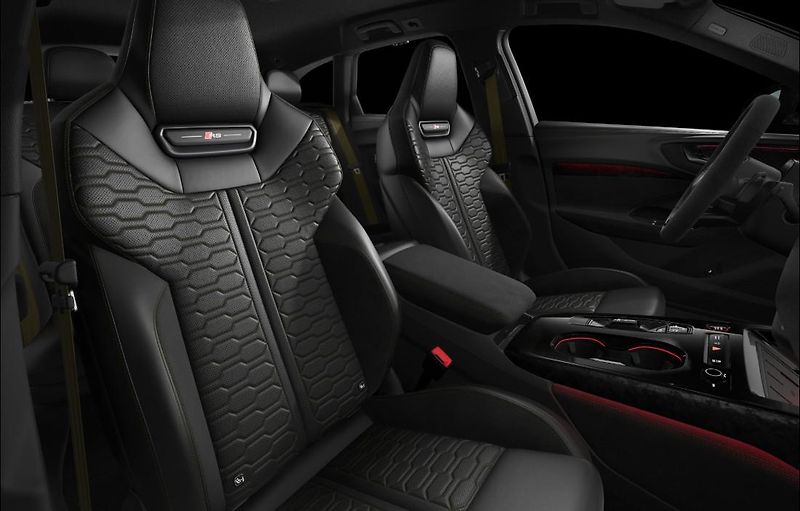 Audi RS 5 (2026) 3.0 Avant e-hybrid quattro - fotka 6 z 8