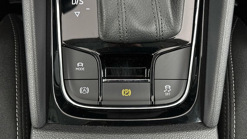 Škoda Karoq 1.5 TSI DSG Style - fotka 23 z 29