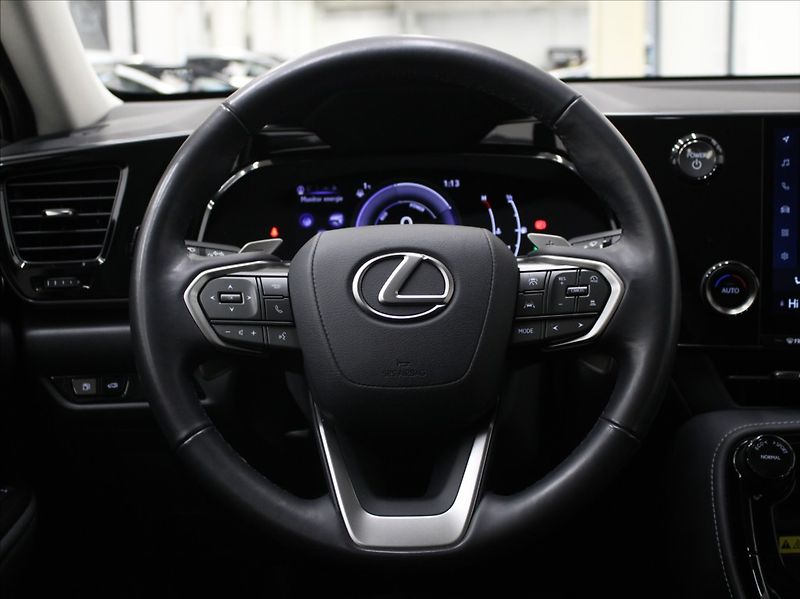 Lexus NX 350h 2,5 Hybrid Comfort TOP 29tkm. - fotka 9 z 24