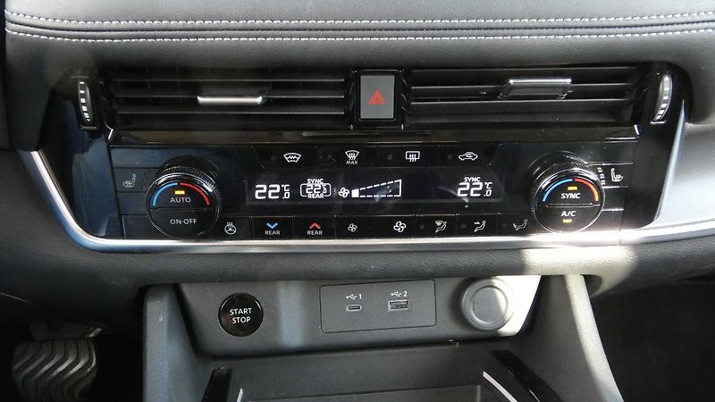 Nissan X-Trail e-POWER e-FORCE 4WD - 213 k CO - fotka 16 z 22