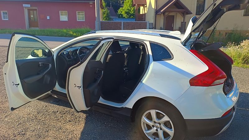 Volvo V40 (2017) Cross Country, nez. topení, TZ - fotka 10 z 28