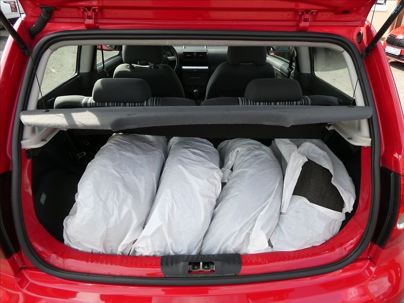 Volkswagen Fox 1,2 HTP 2 x kola - fotka 22 z 31