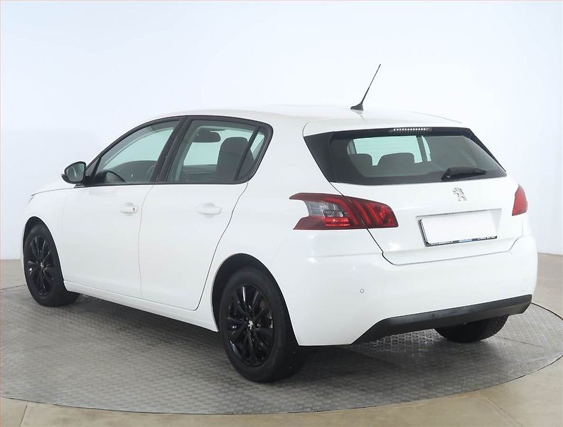 Peugeot 308 (2018) 1.5 BlueHDi, Navi, Tempomat - fotka 4 z 17