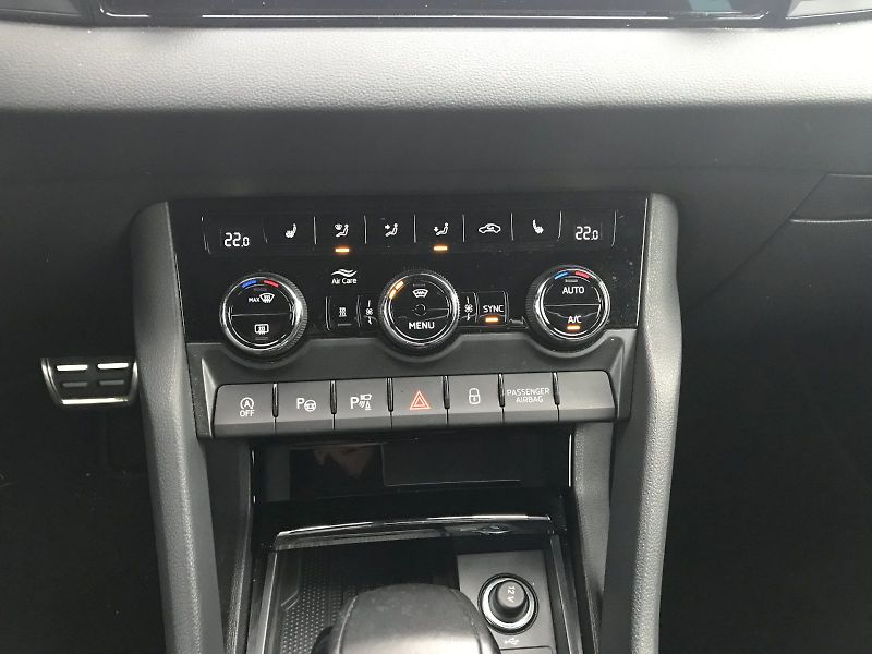 Škoda Karoq (2024) SPORTLINE  2,0 TDI 4x4  DSG - fotka 14 z 26
