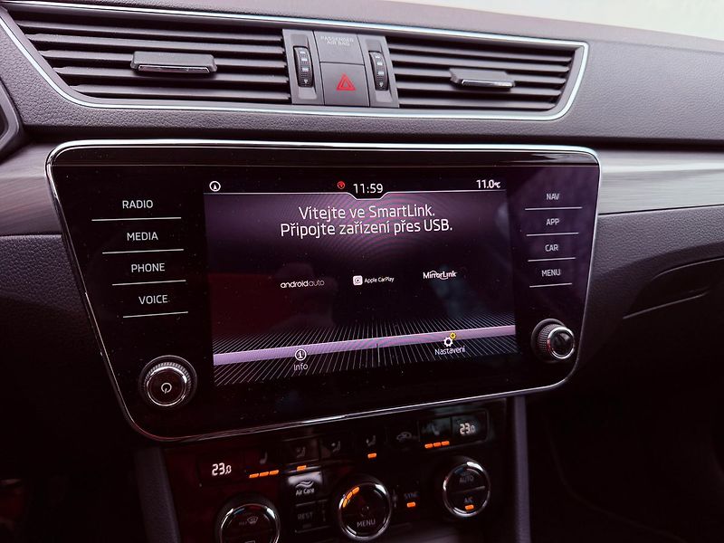 Škoda Superb 2.0 TDi DSG Style, Keyless - fotka 21 z 30