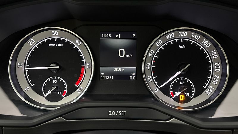 Škoda Superb 2.0 TDI DSG Style Combi - fotka 10 z 27