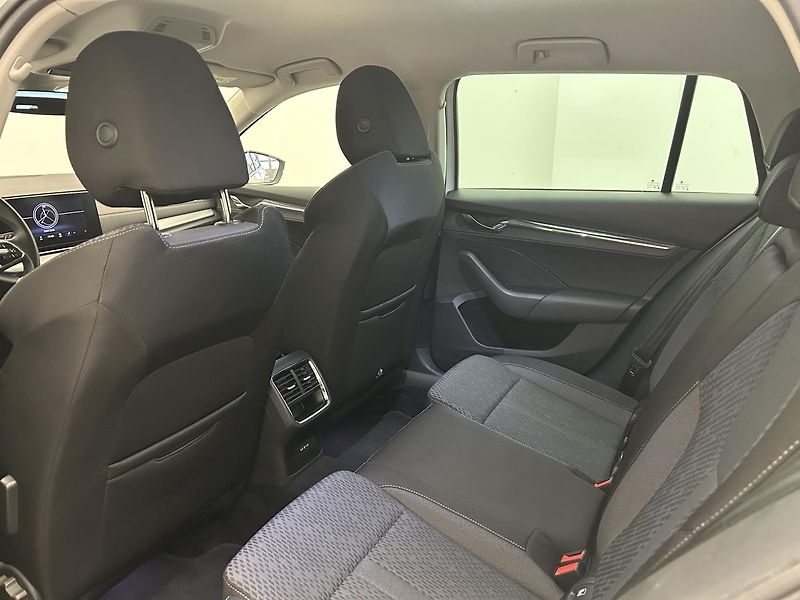 Škoda Octavia 2.0 TDI Style Plus - fotka 19 z 26