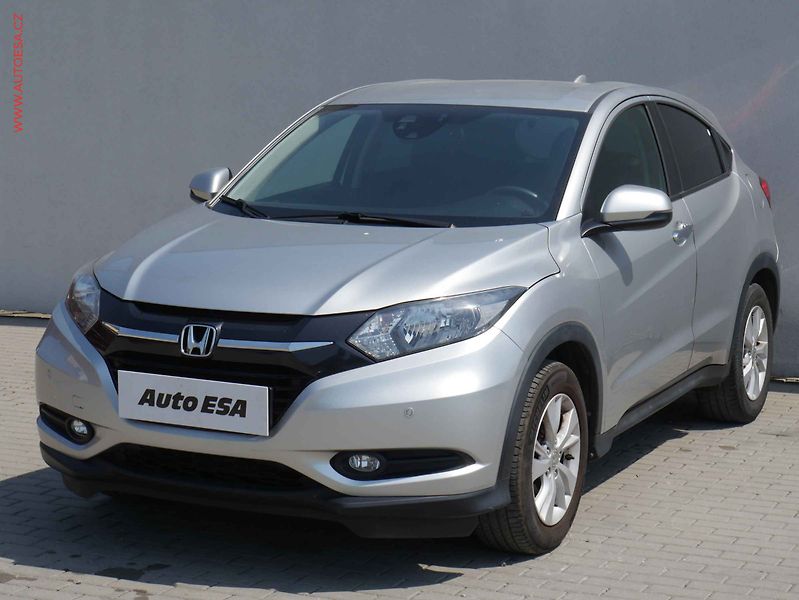 Honda HR-V (2016) 1.5 VTEC, 1.maj,ČR, AT, park - fotka 3 z 19