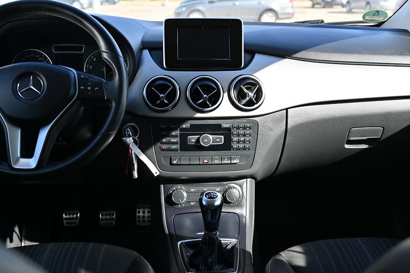 Mercedes-Benz Třídy B B 180 1.6 90KW Edition 1/2013 - fotka 11 z 38