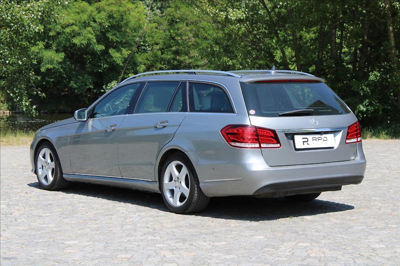 Mercedes-Benz Třídy E 350CDI 4M/ACC/KEYLESS/DPH - fotka 45 z 46