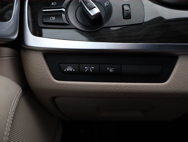 BMW Řada 5 (2016) 520d xDrive, 4X4, Automat, ČR - fotka 16 z 20