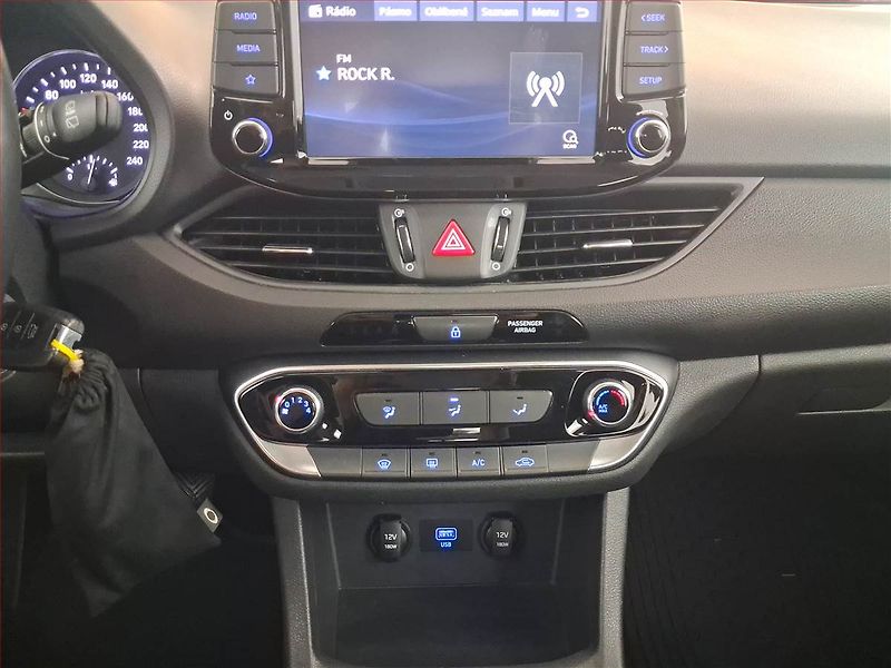 Hyundai i30 (2021) Comfort 1.6 CRDi, Serv.kniha - fotka 12 z 16