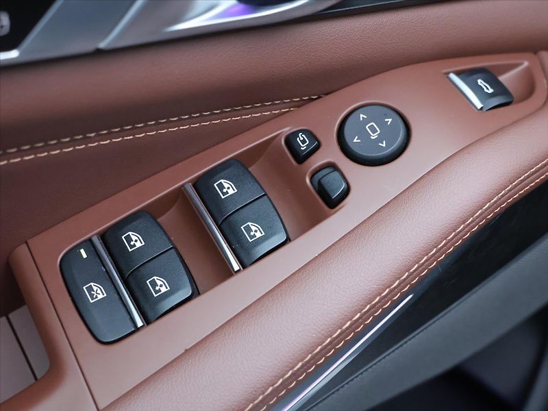 BMW X5 3,0 210kW XDrive30d CZ DPH - fotka 16 z 42