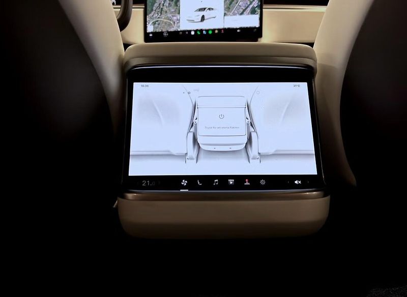 Tesla Model S LR AWD HW4 Bílý interiér Yoke  - fotka 8 z 17