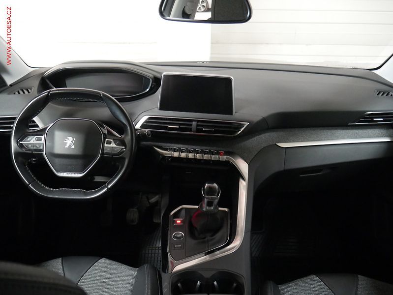 Peugeot 3008 (2018) 1.5 HDi, Allure - fotka 8 z 24