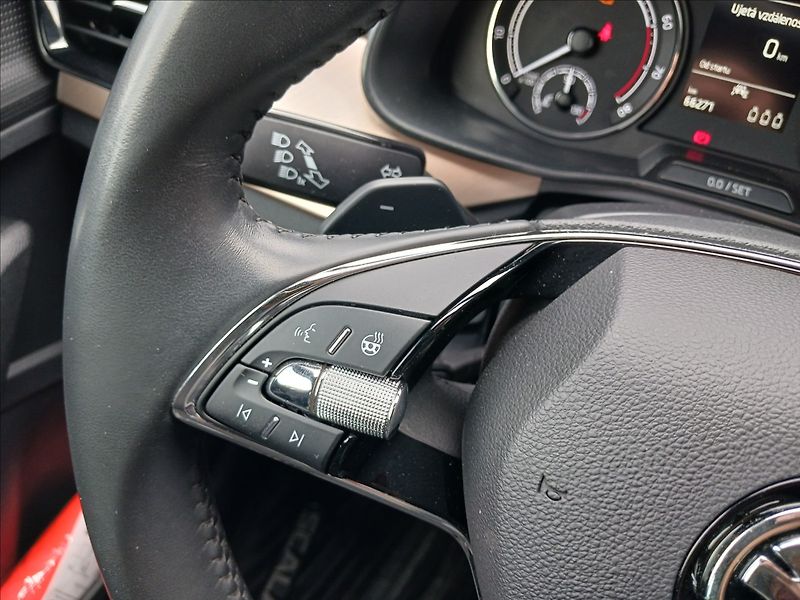 Škoda Scala 1,5 TSI 110kW DSG7, PANORAMA - fotka 15 z 24