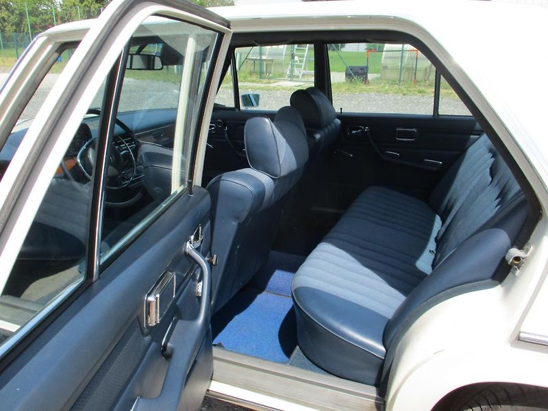 Mercedes-Benz 280 (1972) W114 - fotka 12 z 24