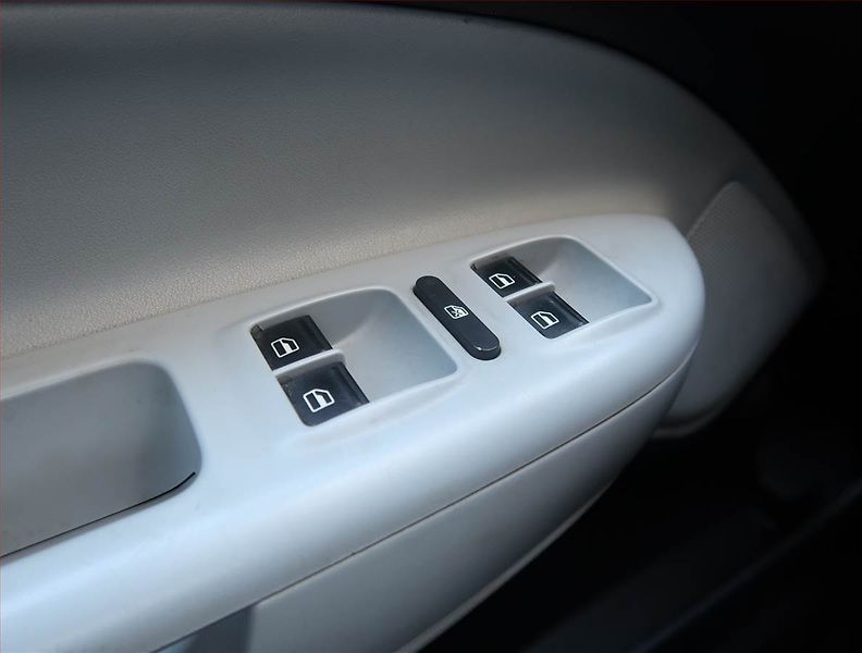 Škoda Octavia (2009) Laurin&Klement 2.0 TDI, Xenony - fotka 20 z 25