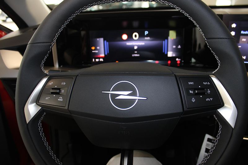 Opel Frontera (2026) Edition Hybrid 1.2 TURBO 81kW - fotka 8 z 17