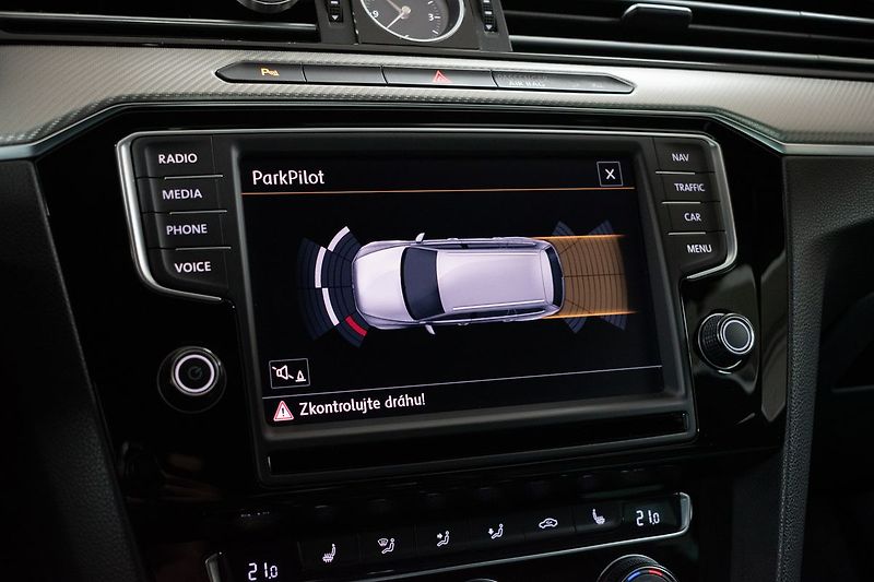 Volkswagen Passat 2.0 Bi-TDI R-LINE*N.TOPENÍ*ACC - fotka 26 z 40