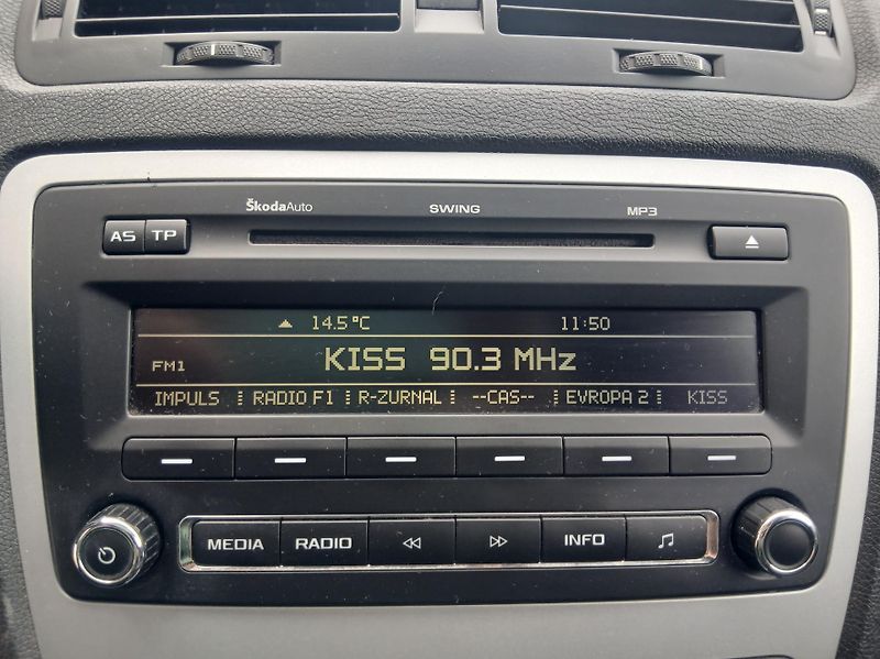 Škoda Octavia 1.6i KLIMA - fotka 23 z 32