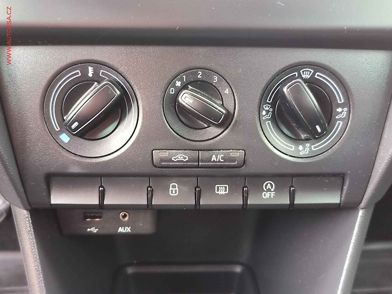 Škoda Rapid (2015) 1.2 TSI, 2.maj,ČR, Klima - fotka 13 z 16