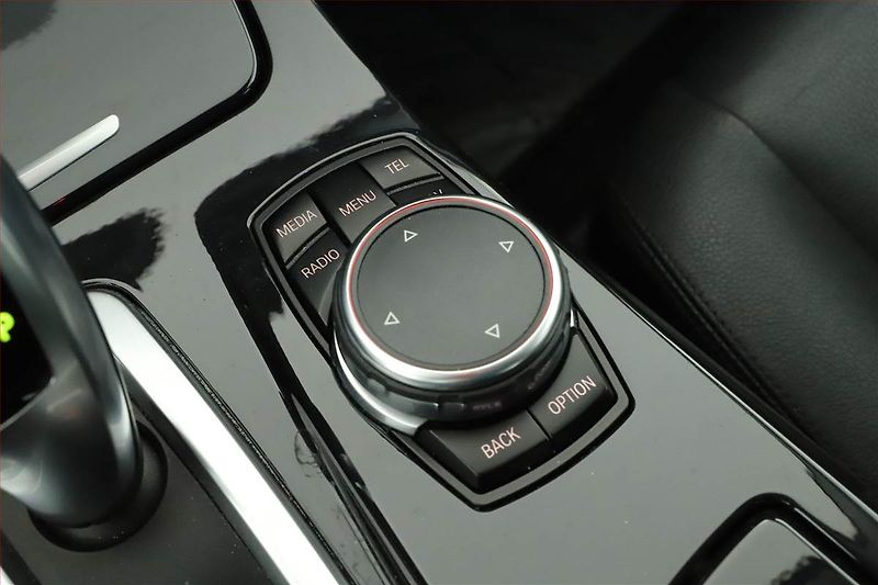 BMW Řada 5 (2015) 520d xDrive, 4X4, Automat - fotka 13 z 20