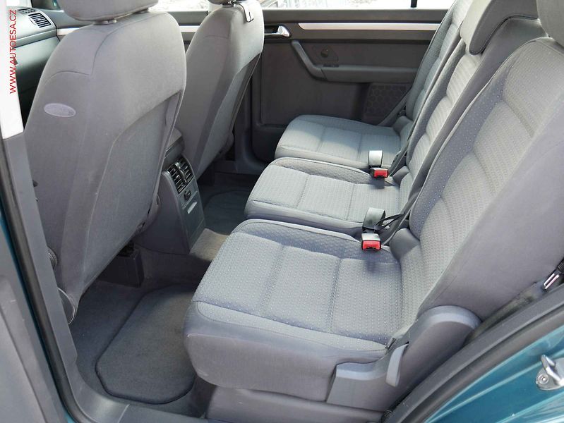 Volkswagen Touran (2004) 1.9TDi, DSG - fotka 10 z 15