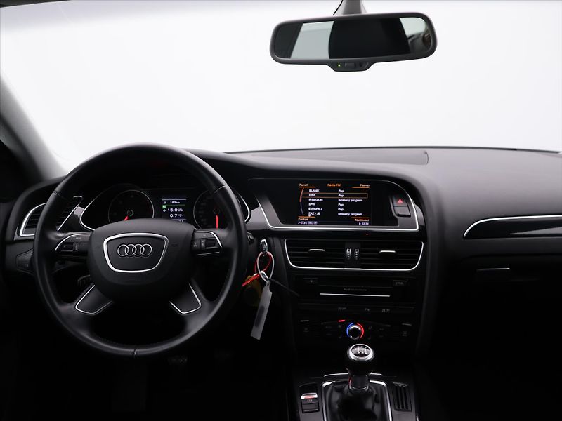 Audi A4 2,0 TDi 100kW Kůže Pano Navi - fotka 19 z 34
