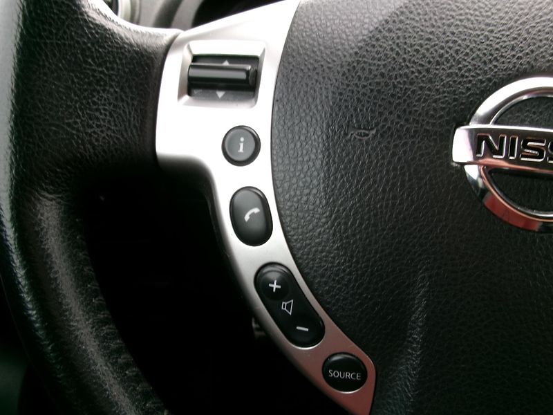 Nissan Qashqai (2007) 2,0i 4WD ALU AC TAŽNÉ BT TEMP - fotka 17 z 29