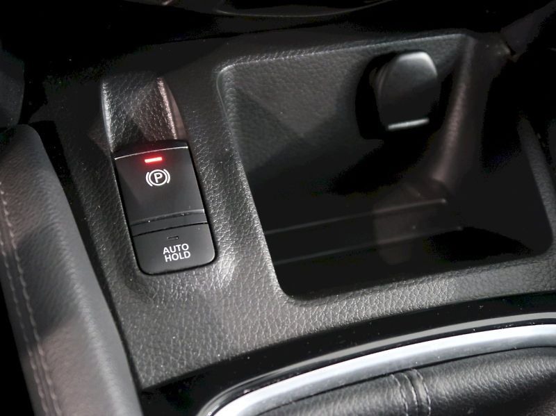 Nissan Qashqai (2021) 1.3DiG-T 103KW TAŽNÉ 360*CAMER - fotka 24 z 33