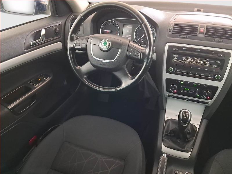 Škoda Octavia (2011) 2.0 TDI, plně pojízdný - fotka 7 z 19
