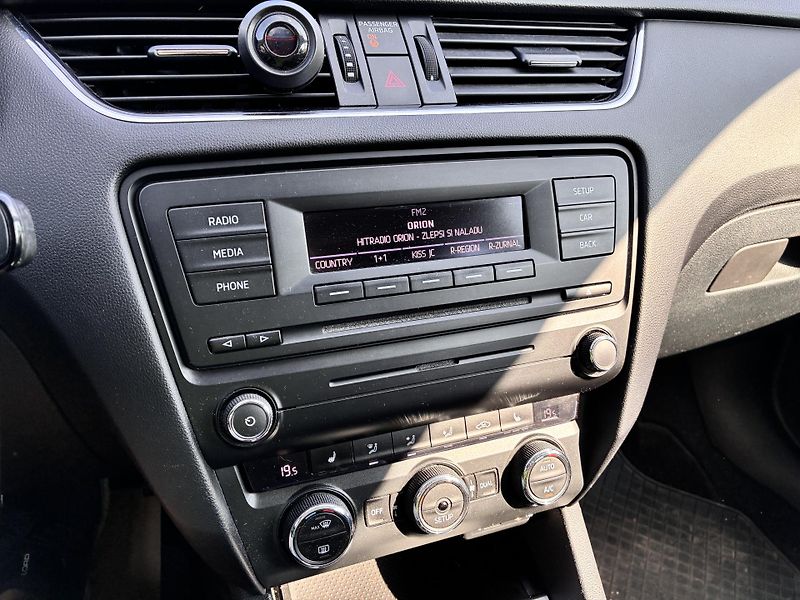 Škoda Octavia Kombi 1.6TDi 77kW 4x4 ELEGANCE - fotka 18 z 26