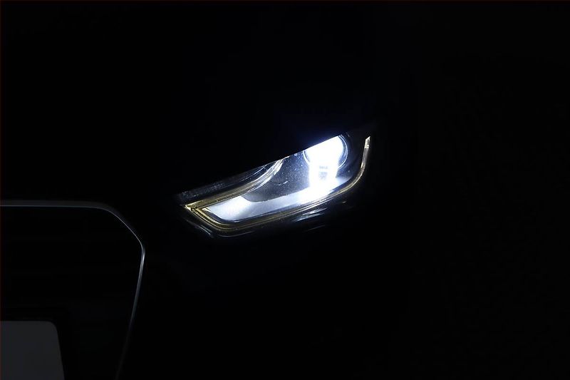 Audi A4 (2014) 2.0 TDI, Automat, Navi, Xenony - fotka 26 z 26