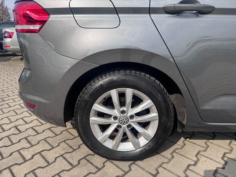 Volkswagen Touran (2016) 7X 2,0 TDI 110 KW 2 MAJ TAŽNÉ - fotka 17 z 50
