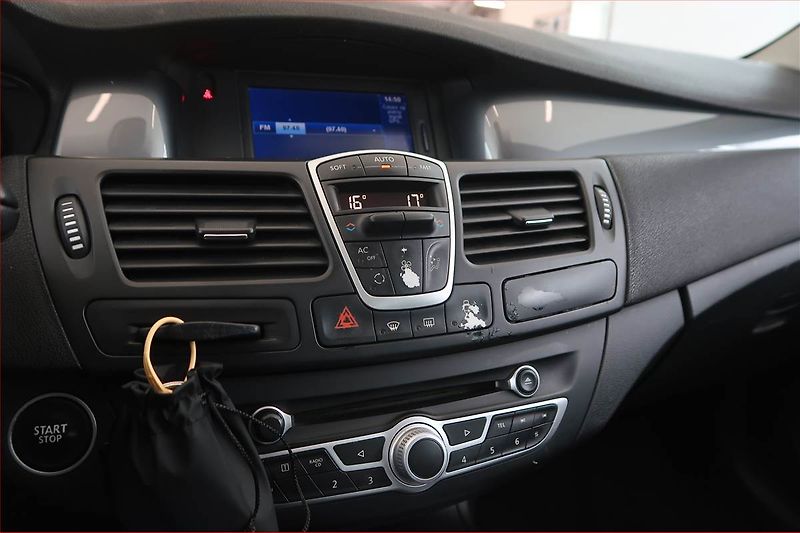 Renault Laguna (2010) 2.0 dCi, po STK, Klima - fotka 12 z 15