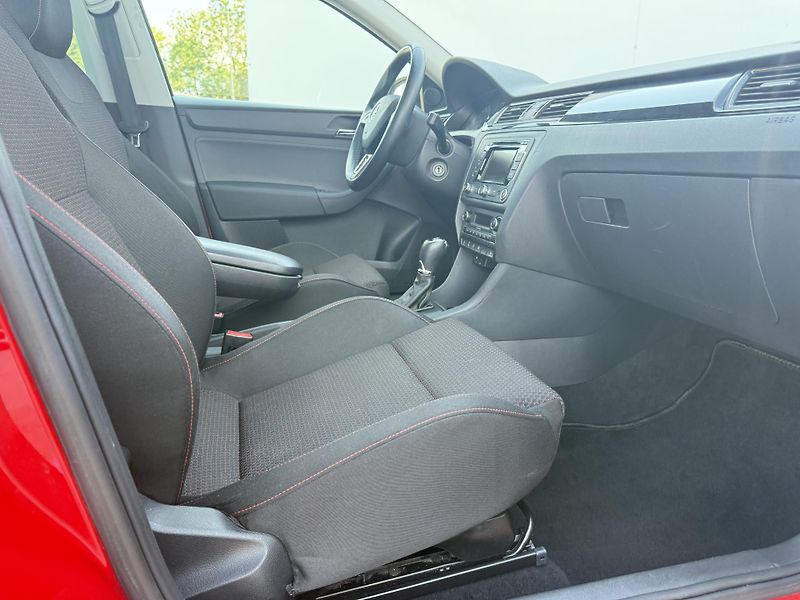 Škoda Rapid (2014) 1.6 TDI DSG Style ser. knížka - fotka 14 z 25