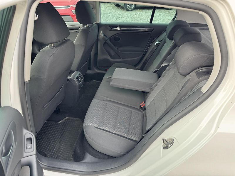 Volkswagen Golf 1,4TSi,rezervace - fotka 20 z 34