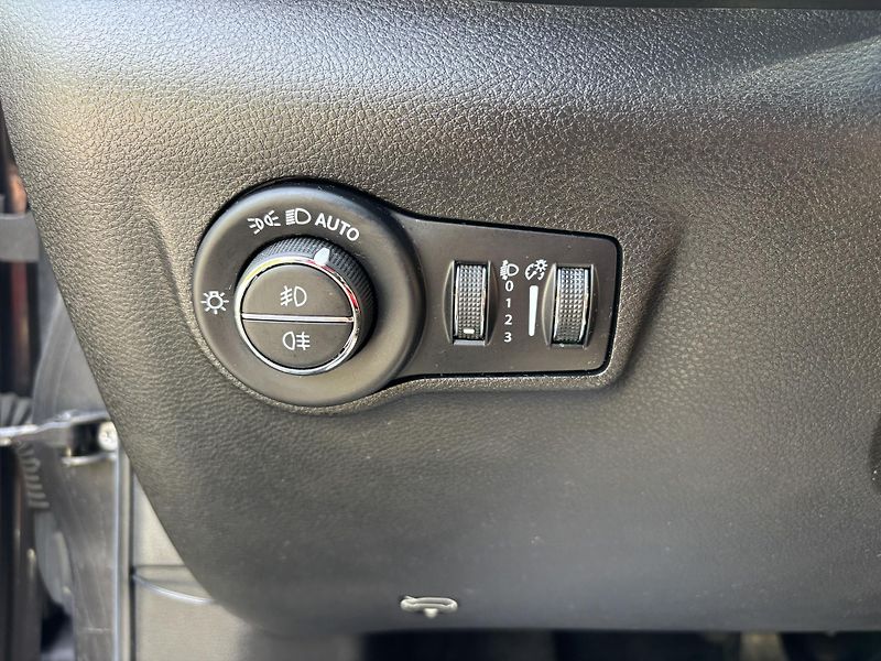 Jeep Compass (2022)  1.3 T-GDI Servis Knih 80th ČR - fotka 35 z 42