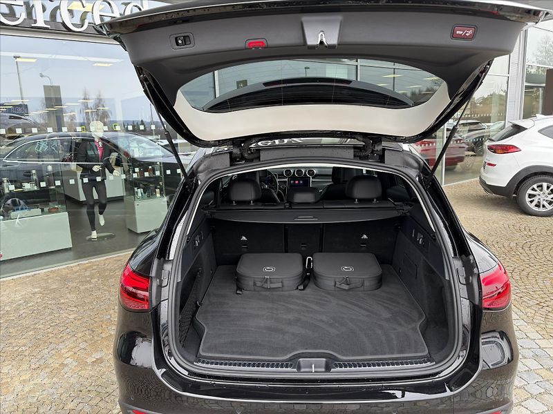 Mercedes-Benz GLC 300de 4MATIC - fotka 28 z 32
