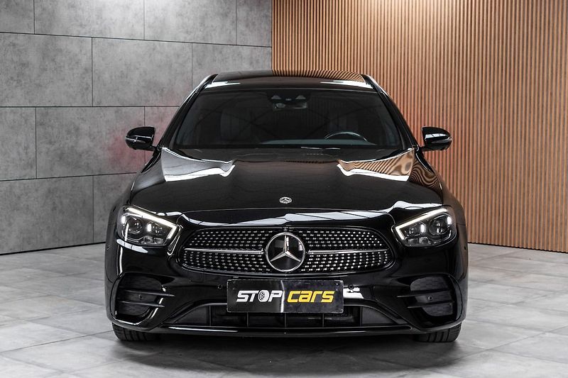 Mercedes-Benz Třídy E E 220d AMG*4MATIC*TAŽNÉ*ACC*ČR - fotka 2 z 52
