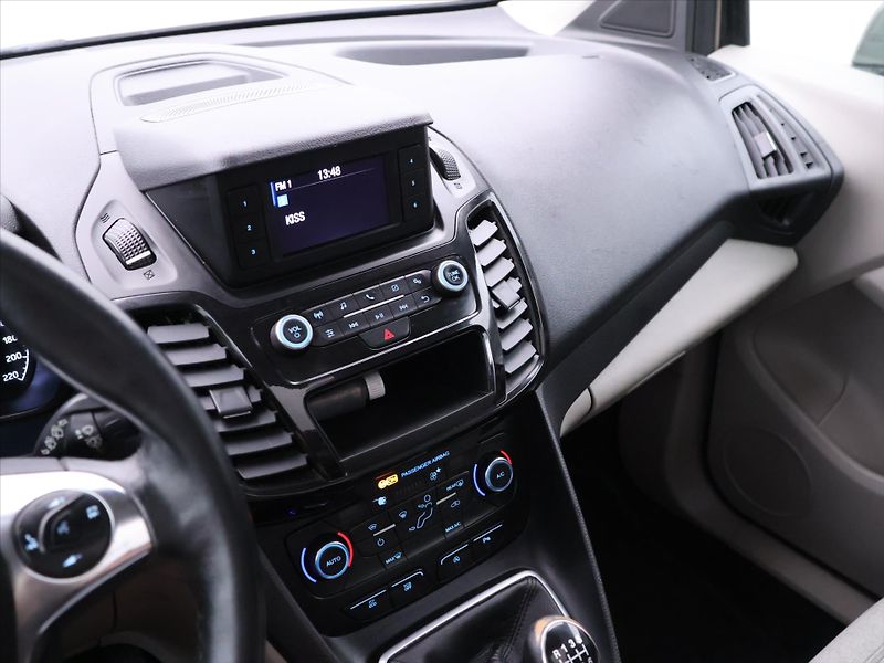 Ford Tourneo Connect 1,5 TDCI Titanium CZ Panorama - fotka 23 z 38
